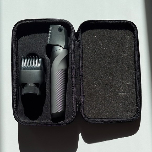 Panasonic ER-GK80 Groomer in Black and Silver - Picture 3 of 4